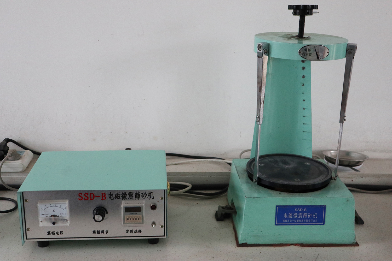 電磁微震篩砂機